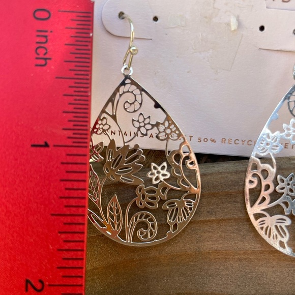 Dangle Earrings Silver Floral Filigree Teardrop  LC Lauren Conrad - Picture 2 of 4